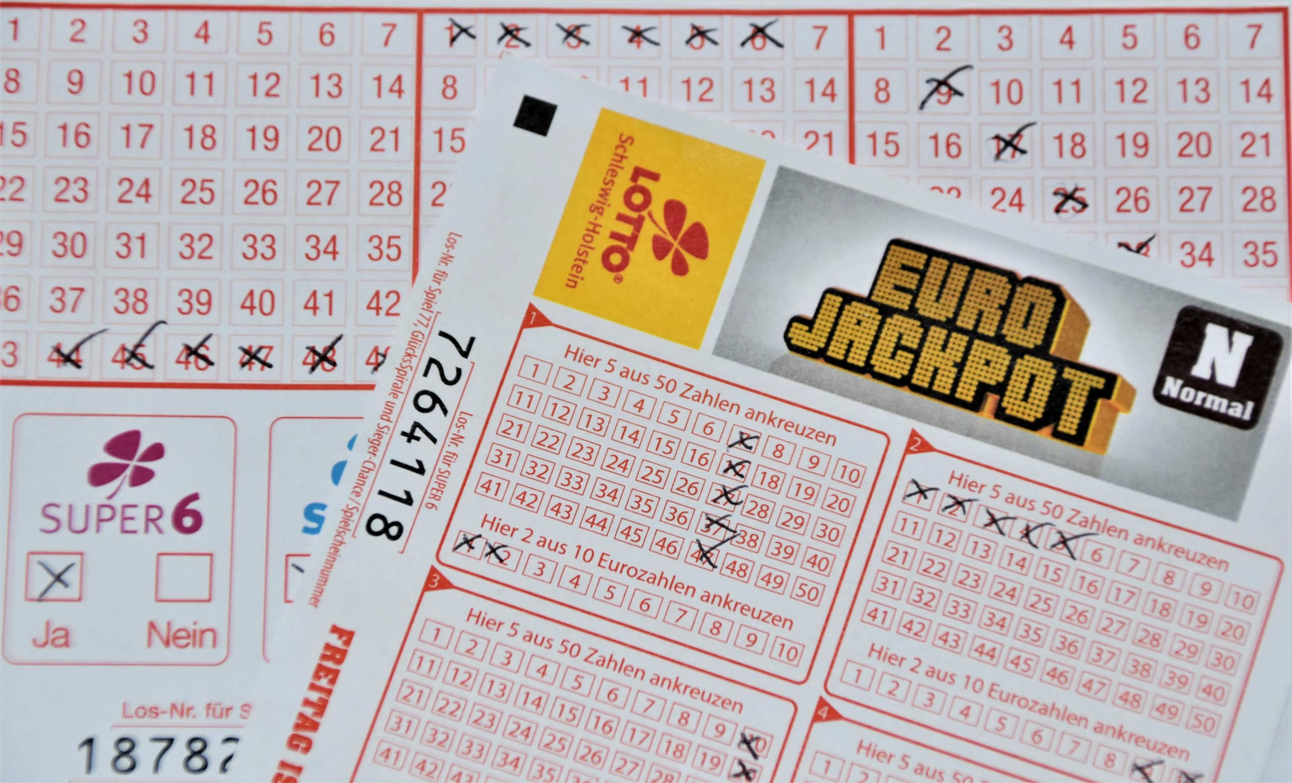 Eurojackpot System Schein mit mehreren angekreuzten Zahlen